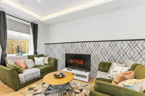 Stunning 2 Bed Flat in London - Sleeps 8 -Balcony